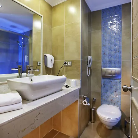 Quadas - Adult Only 4*